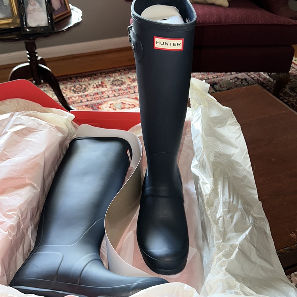 Hunter Women’s Original Tall Navy Rain Boot.